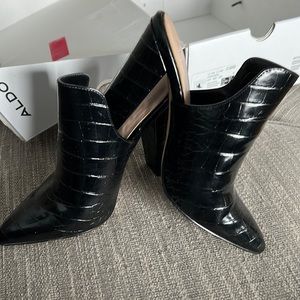Black Aldo heels 6.5